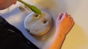 Les gourmandises de Carnaval  Atelier Duo main à la pâte : enfants et adultes